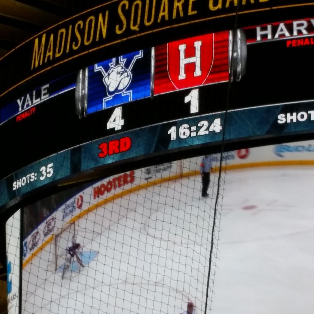 RivalryOnIce's tweet photo. Yale scores another! 4 -1 #rivalryonice http://t.co/XKltgK5Ko6