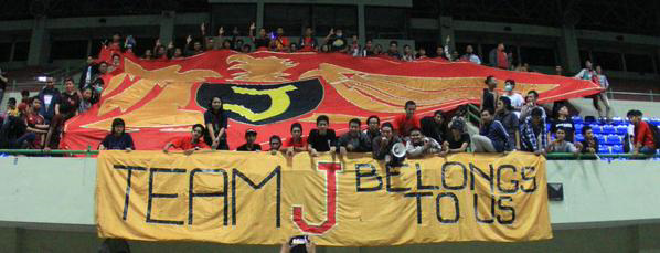 TimBebyJGJ's tweet photo. Mbok uwes ndang move on~ "@JJFRadio: Defender e Team J Jogja ki cen wangun sekali! #TeamJDefenderYK http://t.co/PmRBZHK8mc"