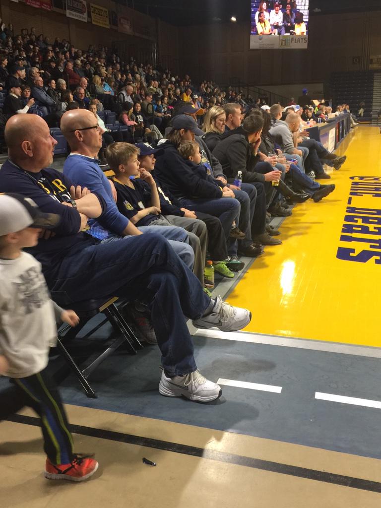 UNC_Bears's tweet photo. Nice Crowd tonight cheering on the @unco_mbb team. #GoUNCBears #CourtSideSeating http://t.co/vMbYug7on9