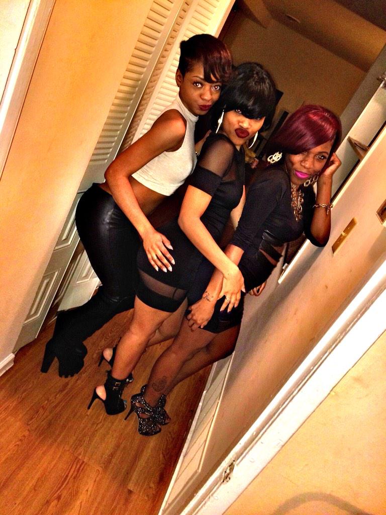 AliciaJ___'s tweet photo. BADD BITCHES LINK UP๐๐๐ฏ #LotusFlow http://t.co/e2a7x1QSp7