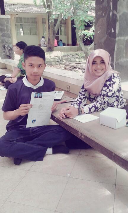 latifahsays's tweet image. Junedy A. Ptm 2014.

"Semangat membuka Mata 😊"

#litsus #bemte2015 @bemftunnes