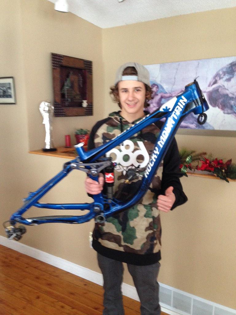 destikarahma1's tweet photo. I may have bought a new bike๐ #projectslayer http://t.co/P0N9QCNZqo