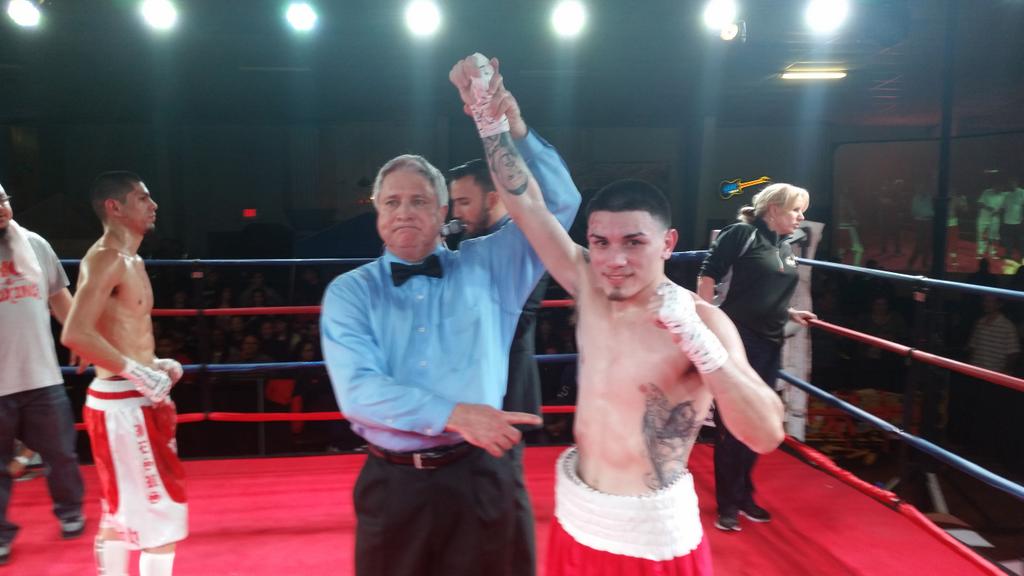 Jasmineace22's tweet photo. "@TRUBoxingHeadz: Your winner by Split Decision @ray_V_ximenez #CKO5 over Angel Hernandez http://t.co/VCxeewbigj"๐๐ช