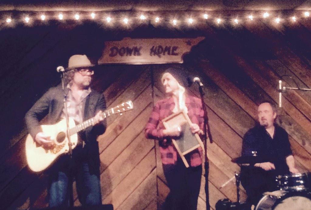 suemedog's tweet photo. Crazy fun tonight!  #singersongwriter @shawnbyrnemusic @suemedog @ames633 @sesac http://t.co/OsWKfQPqA9
