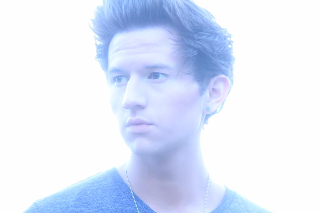 IMAGINES_of_O2L's tweet photo. #ImagineO2L #imagine filming a movie scene with Ricky. http://t.co/3F5z9yAPQ9