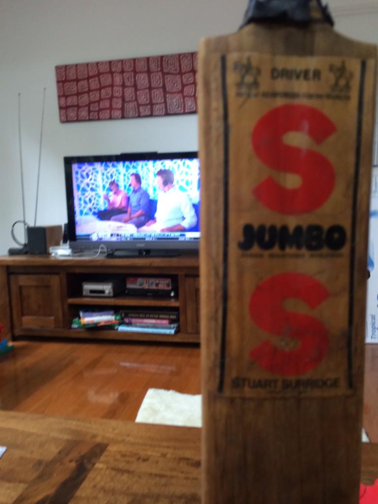 SimonJGordon's tweet photo. @bowlologist my SS Jumbo is still in commission. Living your work and talk of retro bats. http://t.co/QROC1PwzIF