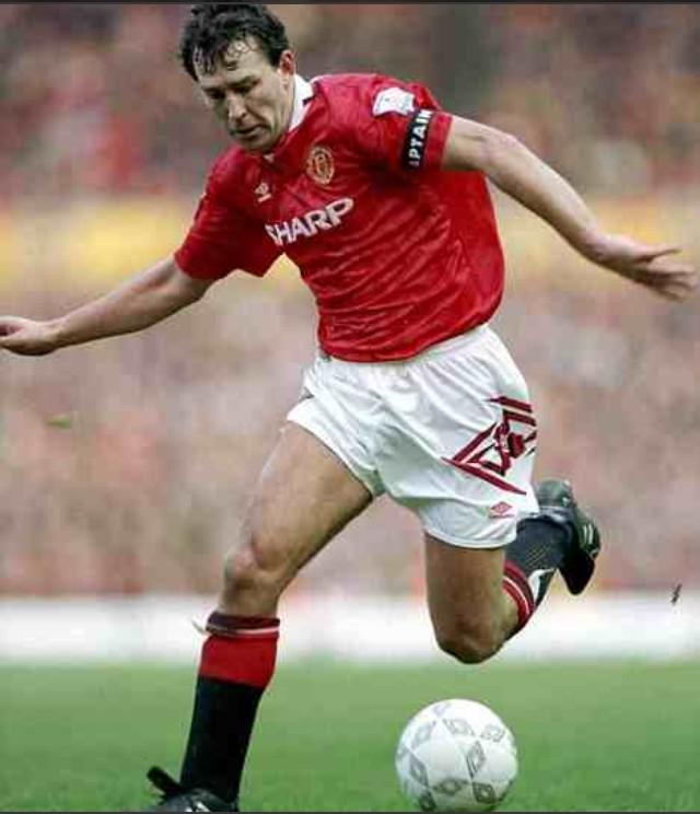 Happy 58th Birthday to Bryan Robson. 
One of the greatest players to ever play for Manchester United 