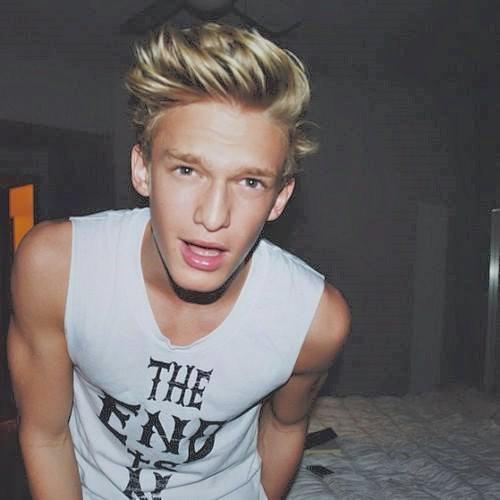 Happy 18th birthday Cody Robert Simpson!!!!! 2 tahun lg lo ngelamar gue kan ye sikasik.loveUsomajjjjj  