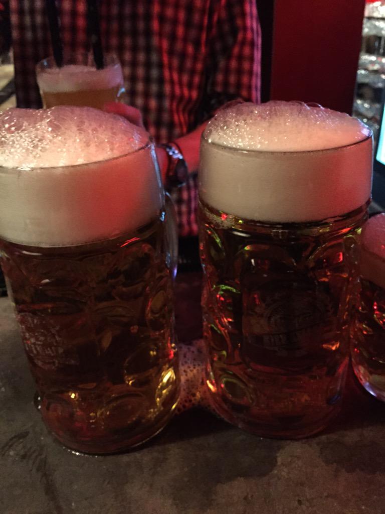 KevinJOliver's tweet photo. Class night 👍 #stein http://t.co/nqvsMbuSeL