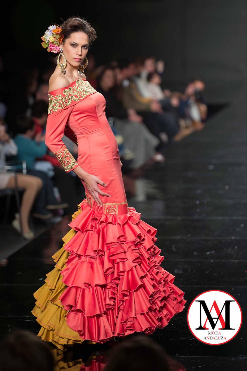 Moda_Andaluza's tweet photo. Os dejamos este diseño de @alicacer en la Pasarela Internacional de Moda Flamenca #SIMOF2014 #simof #AliciaCaceres http://t.co/CsU16Ab5L0