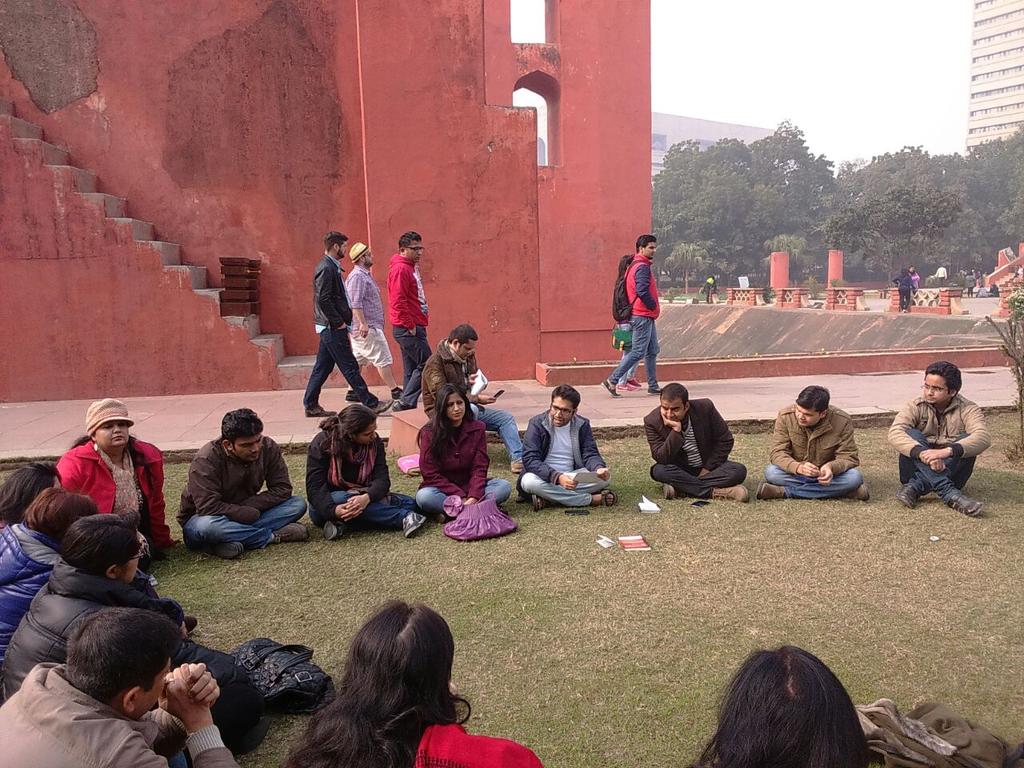 itsPoetsCorner's tweet photo. Glimpse of #PoetryOutdoor

#PoetsCorner #DelhiPoetryFestival #DPF #RunUp2DPF15 #PoetryMeet #poetry #Delhi http://t.co/vwS2wplDpw