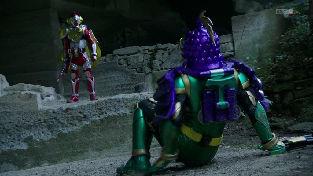 Meigen_KR's tweet photo. 呉島光実「そいつを放っておけば、あんたの邪魔をし続ける。ここでトドメを刺した方が、あんたの為にもなるはずだ！」

駆紋戒斗「この男は、邪魔者であっても敵ではない。俺の敵は、強い者を背中から撃つような奴だ！」 https://t.co/o9sAQRUgNw
