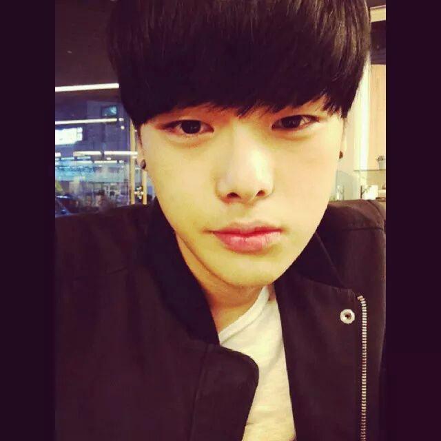 LeeSeYongb's tweet photo. 근황 http://t.co/wJUixfHLIE