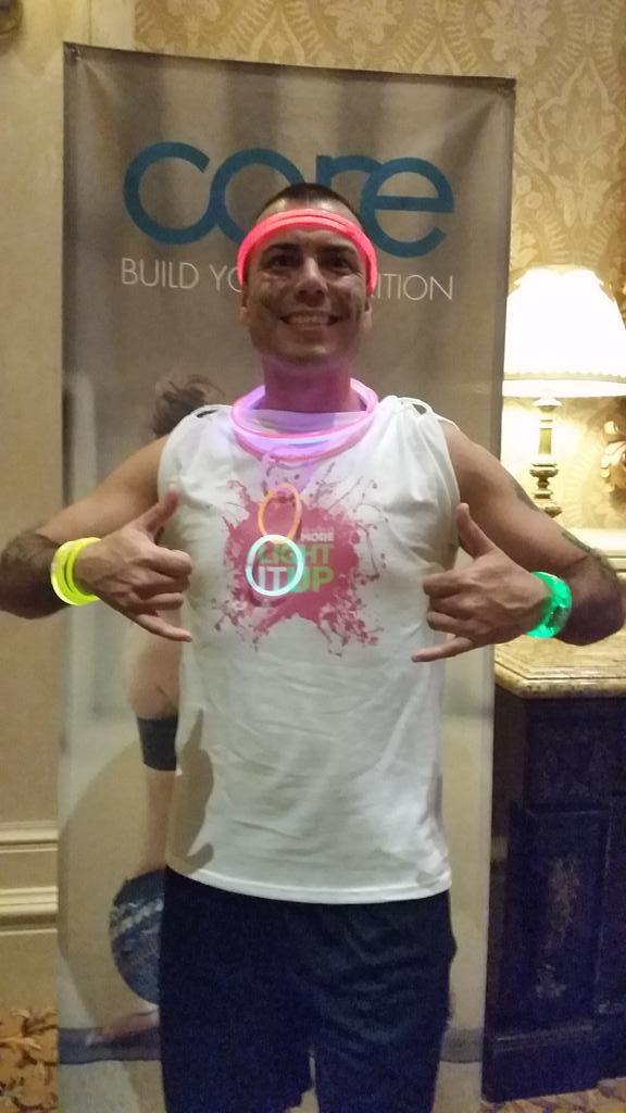 JoseVazquez225's tweet photo. Loving life in Vegas last night with our #myntmoreproject electric run!!! Love mynt! Love #CoreUndiet lifestyle!!! http://t.co/1q82UCfbA6