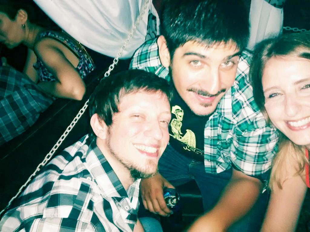 LoLa_Mento_09's tweet photo. #HoySeSale... Hoy se festeja!!! En @PragaClubBA !!! Los q preguntaban x mi presencia en el cumple de Kecho ... Besito http://t.co/6rktI4SwoQ