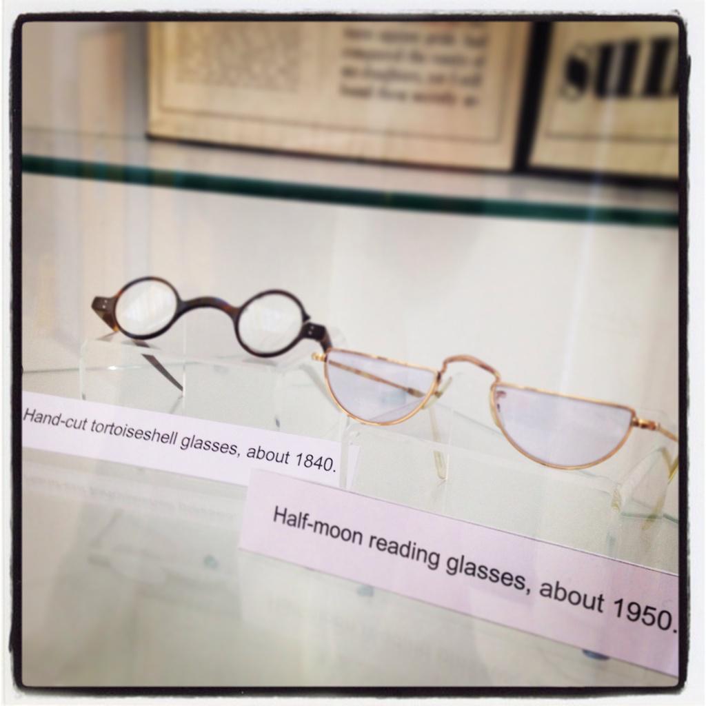 emma_museums's tweet photo. Lovely display with a spectacles history at Manchester Royal Eye Hospital @CMFTNHS #fontsunday #testtypes #glasses http://t.co/vfWySIwuIQ