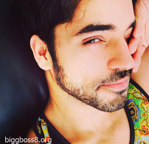 Bollywood_feeds's tweet image. FOR GAUTAM FANS...lets see if this post gets 500 RT before #GautamGulatiFever stops trending...show gautam is best..