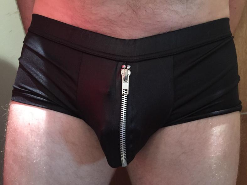 MistressKeyheld's tweet image. All zipped up ! @Keyheld