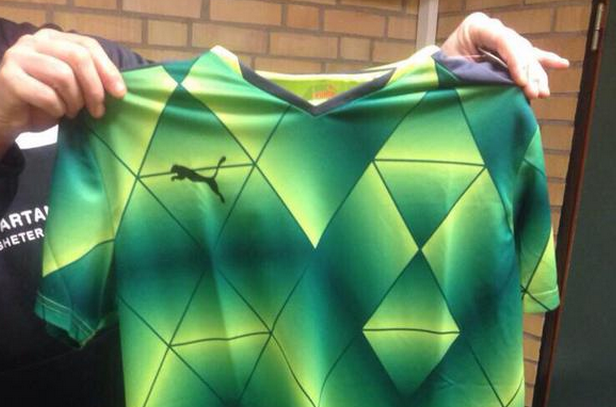 101greatgoals's tweet photo. Swedish club Halmstad unveil possibly the ugliest way shirt of all-time http://t.co/LWFKgAUqTk http://t.co/oi5E7m0vQ6