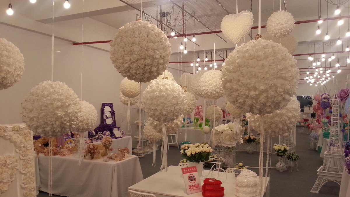 Greatest selection of #wedding #flowers #accessories direct from #china #ninitrade has it all!
