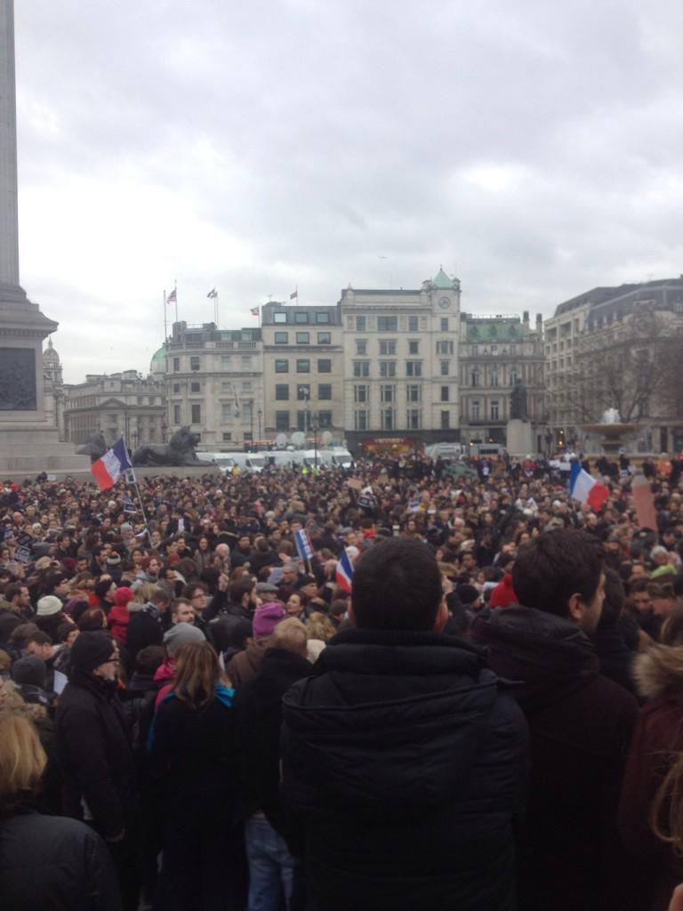 LouisaJamesITV's tweet image. #JeSuisCharlie Thousands gather at Trafalgar Sq @GMB