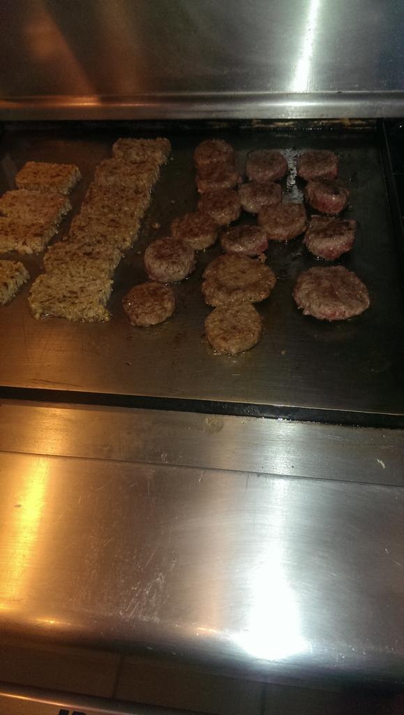 IAFFCarl357's tweet photo. Breakfast in the firehouse, like a boss. http://t.co/kJ26hs6YPA