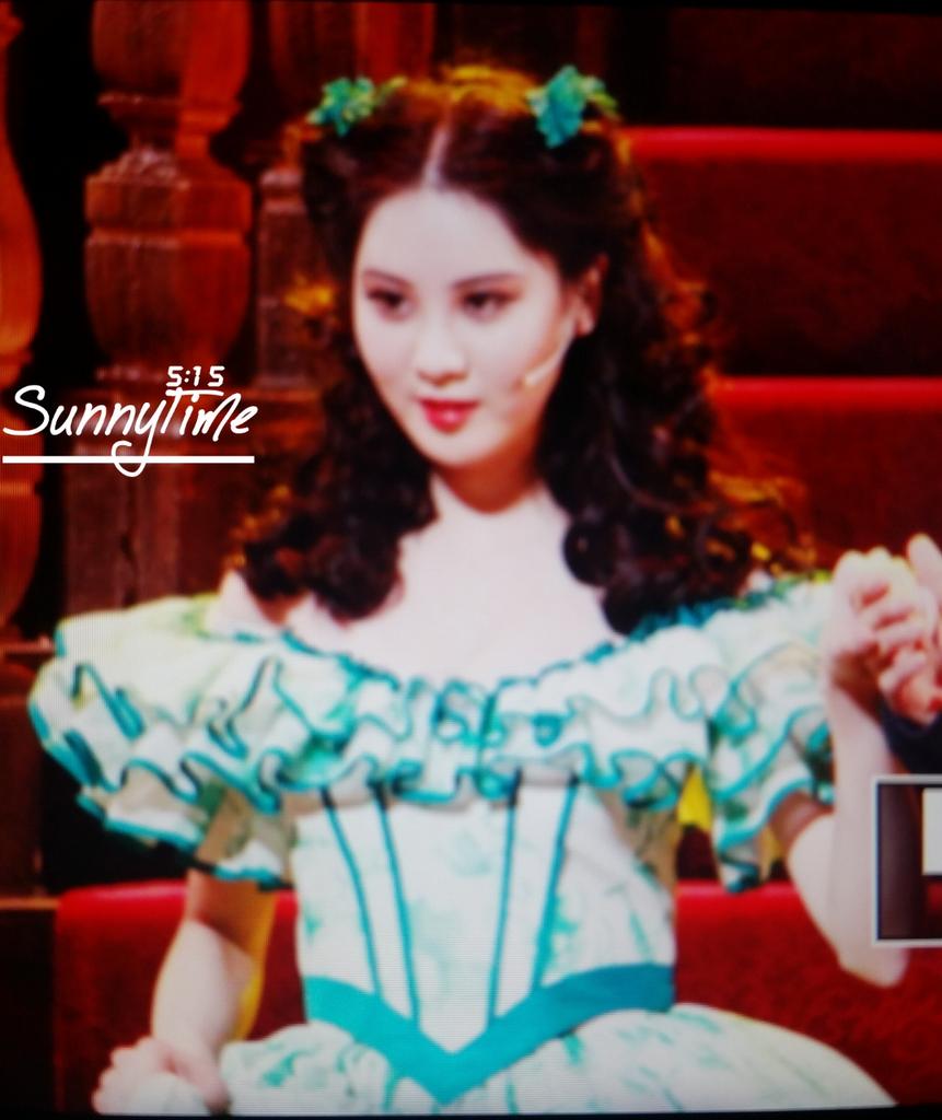 [OTHER][10-11-2014]SeoHyun tham dự buổi họp báo cho vở nhạc kịch mới của cô "Gone With The Wind" - Page 3 B7E9eC_CYAA-y5D