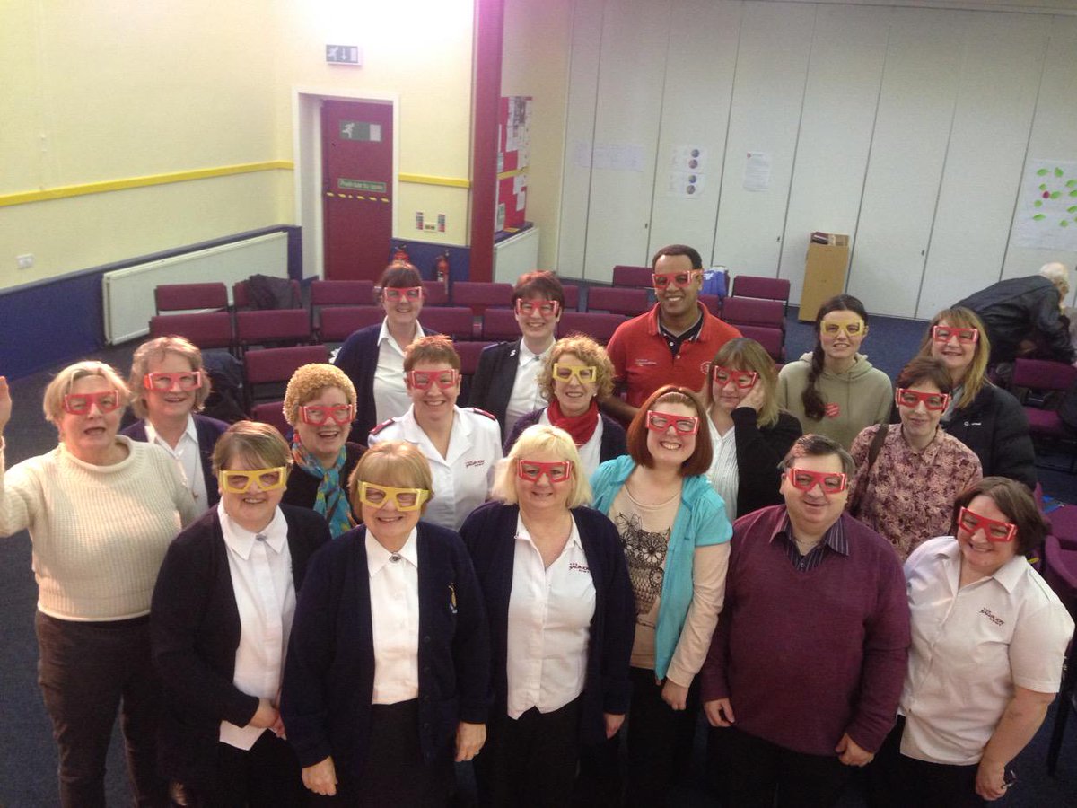 VictoriaRowney's tweet photo. #oye2015 Failsworth corps sharing the vision! http://t.co/62yPmqYInE