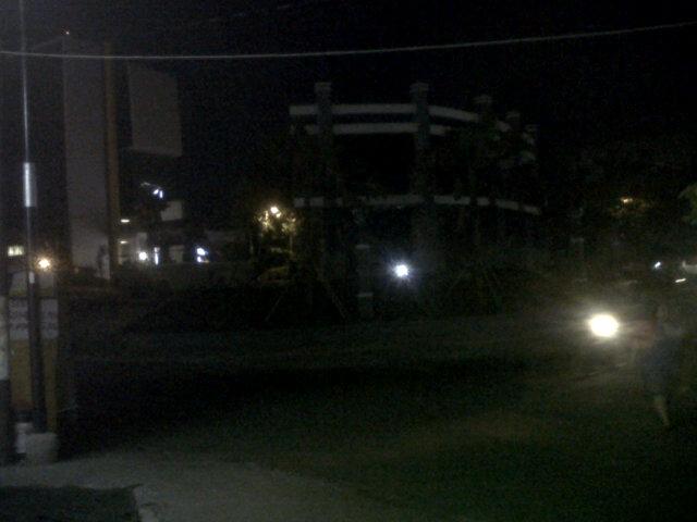 albertusYose's tweet photo. Halo Mas @hendrarprihadi ini kalo malem Ternyata Taman Warangendok  yg Baru depan Unisbank lampu nya Mati #LaporHendi http://t.co/ZaQGMFa7sO