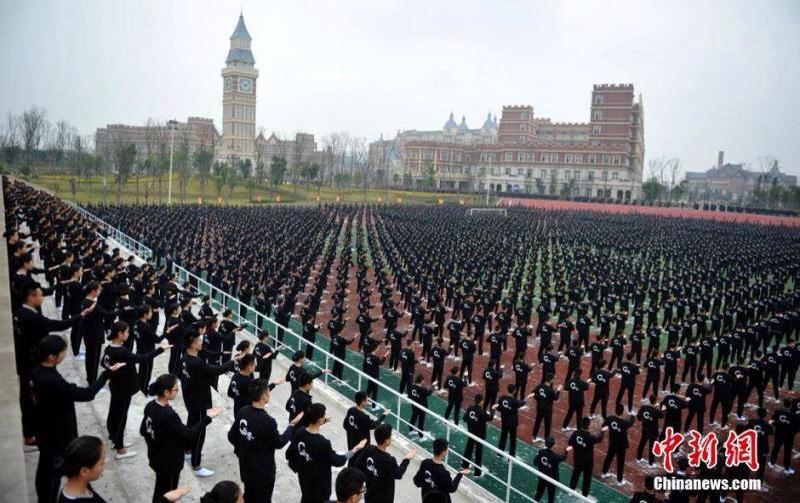 BarSambadeSamba's tweet photo. #NewWorldRecord 10 Million People Practice #WingChug At The Same Time http://t.co/LFhs6Iw1Oq