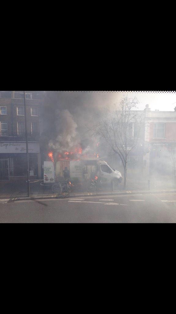 KaliSweep's tweet photo. This is Hackney, right now. http://t.co/VwsJjhJHOA