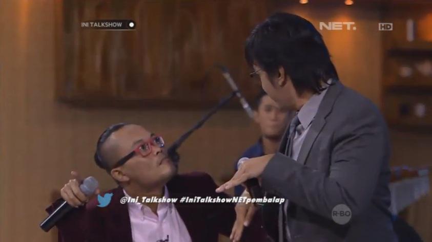 mdtvindonesia's tweet photo. Penonton, penonton... @Ini_Talkshow sudah mulai, dibuka oleh duet Kang @newsuleprikitiw dan Mas @andretaulany74 http://t.co/Oauw26ehLy