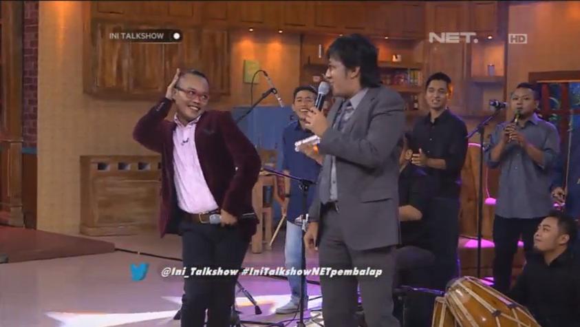 mdtvindonesia's tweet photo. Penonton, penonton... @Ini_Talkshow sudah mulai, dibuka oleh duet Kang @newsuleprikitiw dan Mas @andretaulany74 http://t.co/Oauw26ehLy