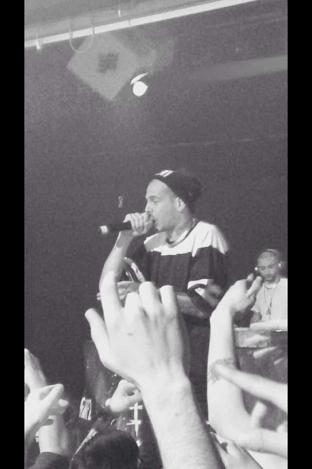 BalicaVlad's tweet photo. "Però quando stiamo sopra il palco la gente sotto salta" #vidiaclub #keplertour #Gemitaiz @TheTrueGemitaiz http://t.co/7eqnnwevnG