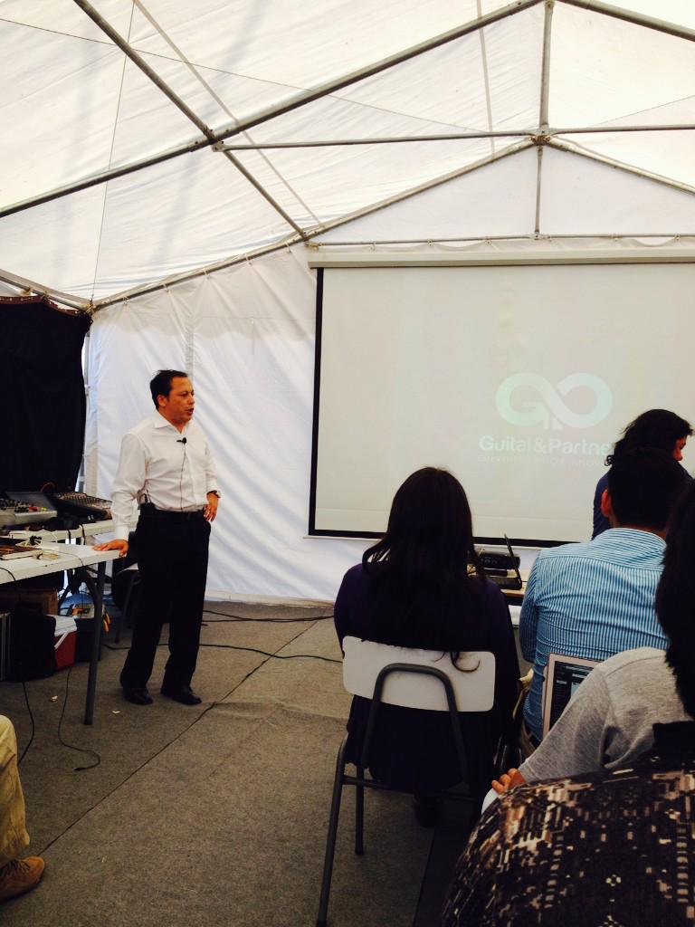 Joseluisbarria's tweet photo. @fabianhtml gracias por las gestiones para traer la charla de marcelo Guital, estuvo buenísima, saludos http://t.co/JKeo3Q0E9Q