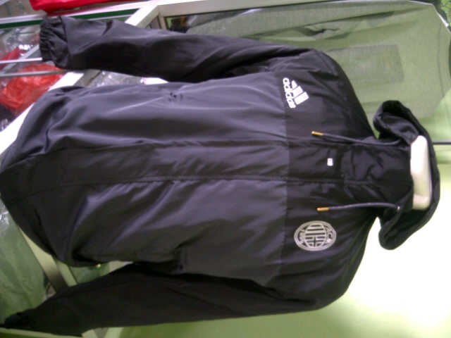 AZMACmilan's tweet photo. Hasil jadi PO jaket parasut kemarin http://t.co/nGtO2i335r