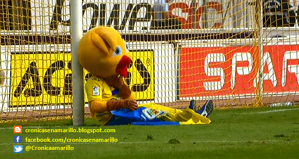 Cronicaamarillo's tweet photo. Hasta la @mascotaLasPalma terminó agotada. 
Ser amarillo no es fácil pero que bonito es y no lo cambiamos por nada http://t.co/EcCDxIyAUO