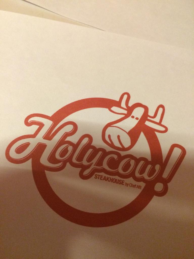 Tempat makan steak favorit <a href="/steakholycow/">Holycow! Steakhouse</a>