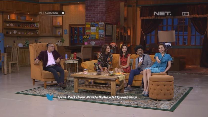 mdtvindonesia's tweet photo. Selfie dulu bareng Neng @mayaseptha di @Ini_Talkshow #IniTalkshowNETpembalap http://t.co/A4ddoukbML