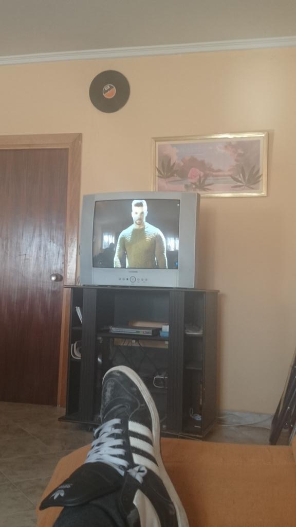 JorgeSkiizoFM's tweet photo. Viendo a mi compi @Raseloficial en #KillerKaraokeVIP jajaja bueno el chorro a la boca eee jejeje. Muchos Recuerdos :) http://t.co/0HLbYUQDXY
