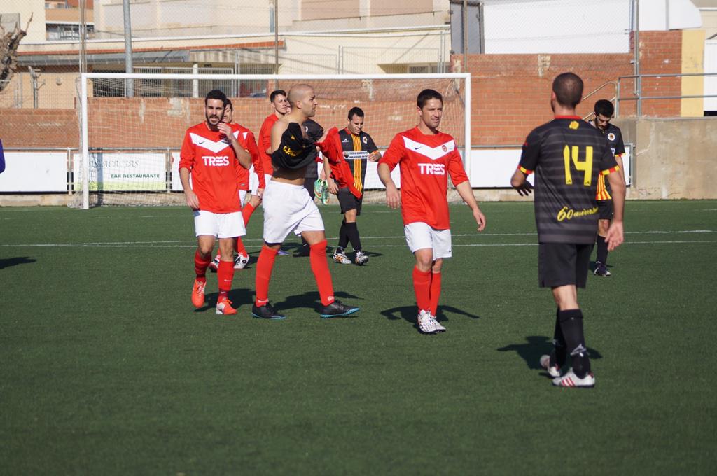 Gol_Cat's tweet photo. [DIRECTE] Última tongada d'imatges des del camp de futbol de @cfvallirana. Victòria dels locals per encetar el 2015: http://t.co/RrRNxsjukW