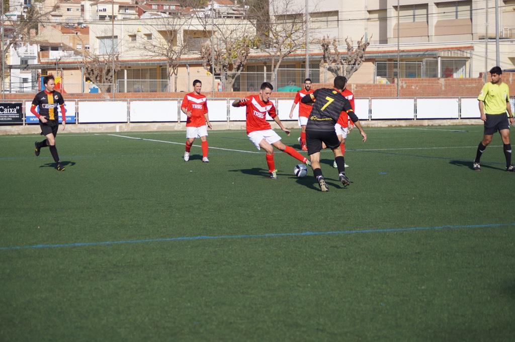 Gol_Cat's tweet photo. [DIRECTE] Última tongada d'imatges des del camp de futbol de @cfvallirana. Victòria dels locals per encetar el 2015: http://t.co/RrRNxsjukW