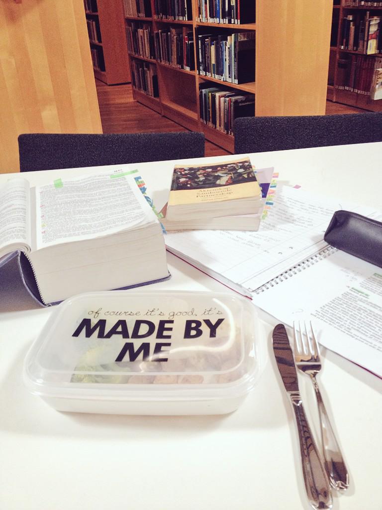 Linde93's tweet image. Plugg i skolan!📚 #påensöndag #familjerätt #tentap #matlådanärmed