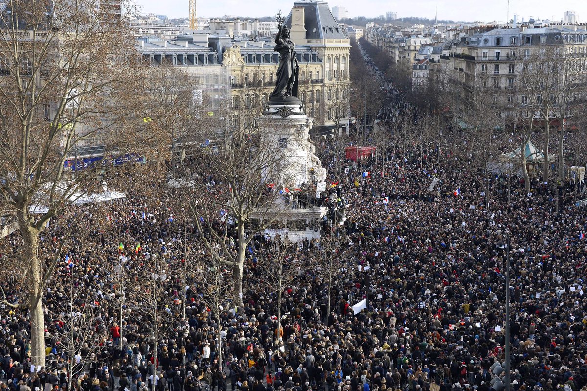 haaretzcom's tweet photo. Thousands gather in Place de la Republique ahead of mass rally http://t.co/CtzEVTyB3e #ParisAttacks http://t.co/52o8aMniBg
