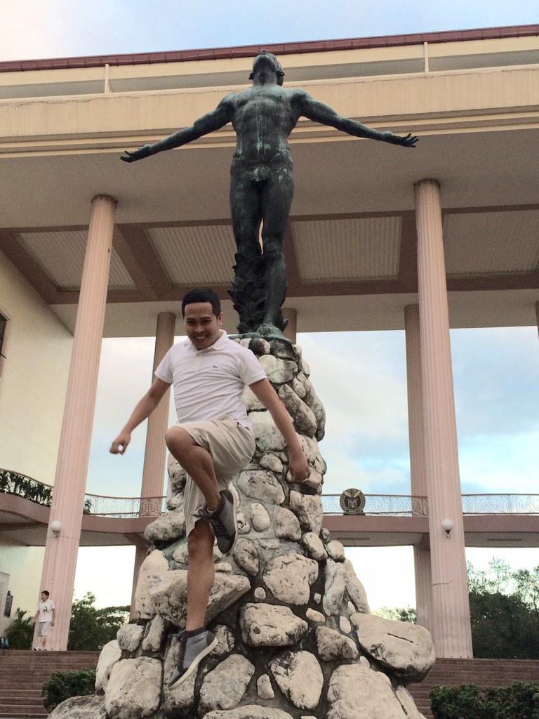 jamesabelc's tweet image. This is how you do a #JumpShot ... Which reminds me, I have a photo with #Oble during my freshie days..So totoo pala.