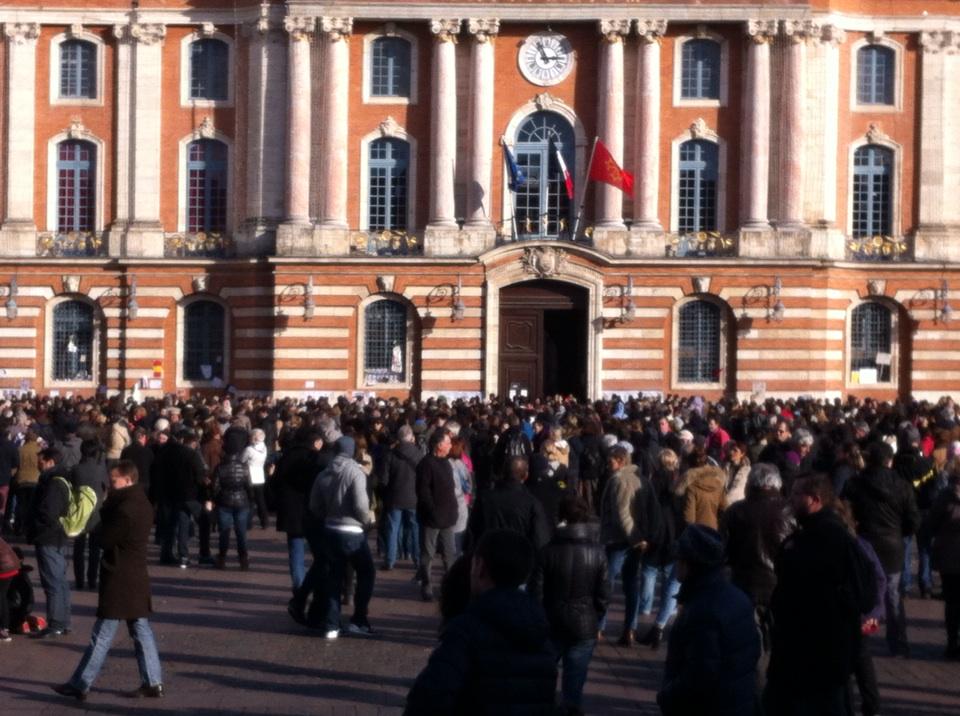 #Toulouse dimanche 11 janvier #jesuischarlie 150 mille hier encore des milliers  place du #Capitole