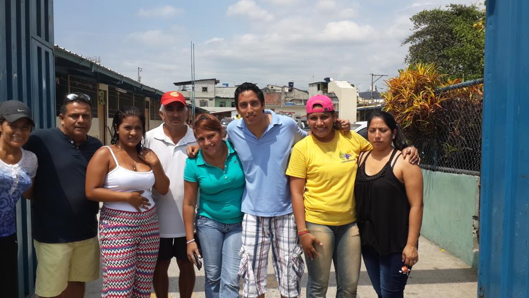 irvingaqc's tweet photo. Con mi gente pinté una escuela #vivedarcon #BVD41 http://t.co/75JTL6Nvls