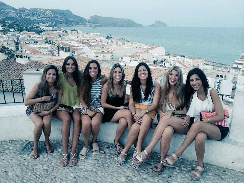 Jusi94's tweet photo. Those summer days without final exams!!!! 📚📖✏️💪 ánimo a mis súpers. http://t.co/DpKJcUUfkB