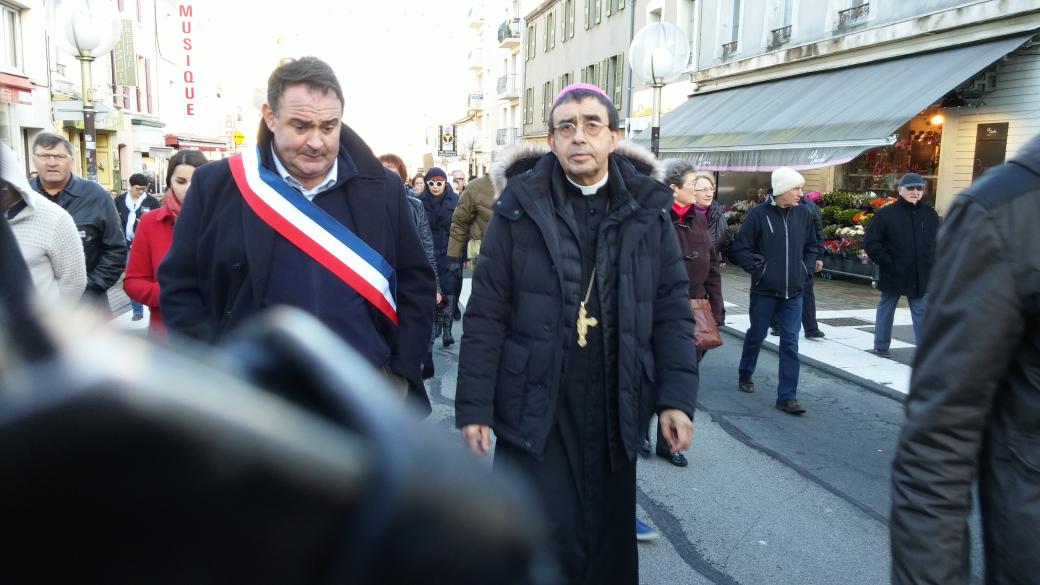 acvenant's tweet photo. 18000 yonnais rassemblés! http://t.co/QPiqU0HoIX