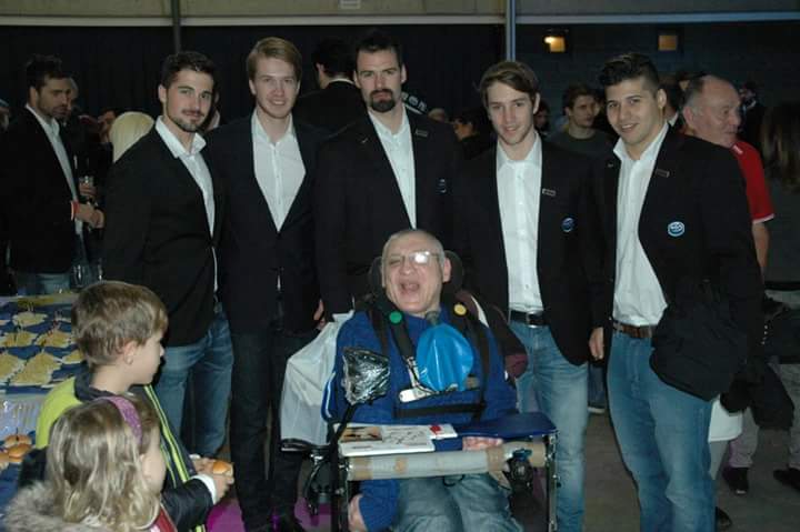 96mombe's tweet photo. @GregK_93 @DennisSaikkonen @FelyJason #Grieder @ipesto18 
Mi sembrava giusto farvelo sapere! Vi ringrazia! http://t.co/wA5Qs4EcWl